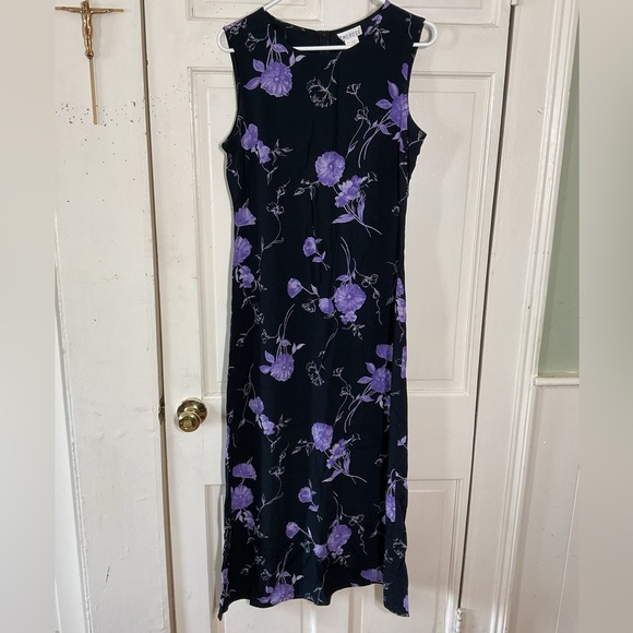 amorosé Dresses & Skirts - 🍁Amorosé size 8 Floral Sleeveless Dress - Black and Purple
